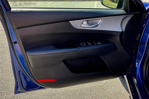 Used 2023 Kia Forte LXS image 9