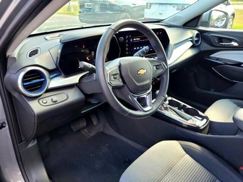 Used 2025 Chevrolet Trax LT w/ Driver Confidence Package image 19
