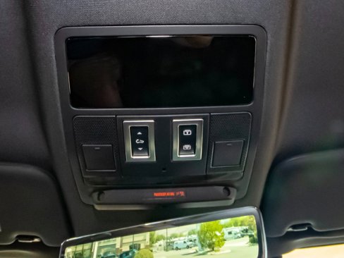 New 2025 Land Rover Defender 110 X-Dynamic SE image 15