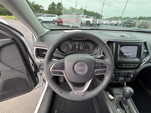 Used 2021 Jeep Cherokee Latitude Plus image 12