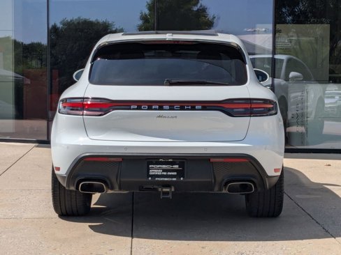 Certified 2024 Porsche Macan image 10