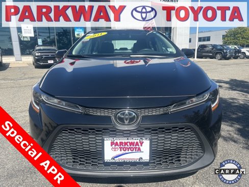 Certified 2021 Toyota Corolla LE image 1