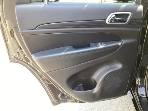 Used 2022 Jeep Grand Cherokee Laredo X image 18