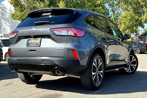 Used 2022 Ford Escape SE w/ SE Sport Appearance Package image 2