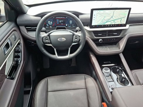 Used 2025 Ford Explorer Platinum w/ Ultimate Package image 12