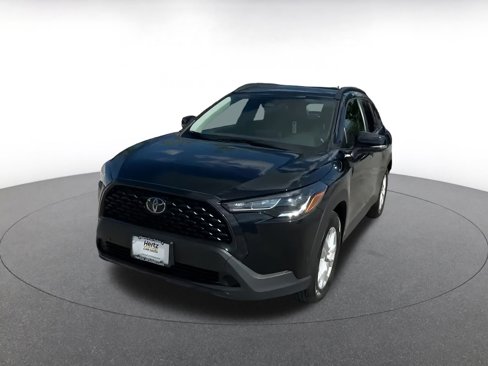 Used 2025 Toyota Corolla Cross LE image 7