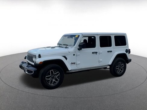Used 2025 Jeep Wrangler Sahara image 4