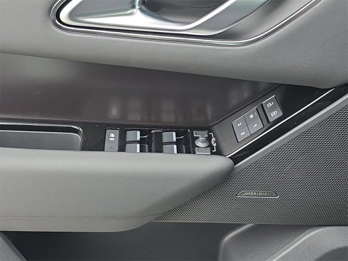 New 2026 Land Rover Range Rover Velar Dynamic SE image 28
