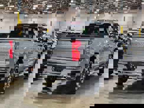 Used 2025 Chevrolet Silverado 1500 High Country w/ Technology Package image 9