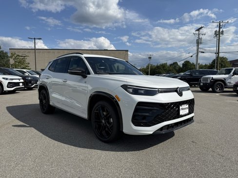 New 2025 Volkswagen Tiguan SE R-Line image 3