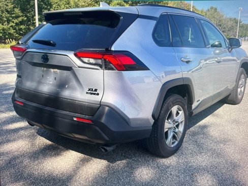 Used 2022 Toyota RAV4 XLE w/ Convenience Package image 5