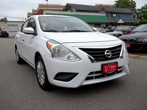 Used 2017 Nissan Versa SV image 4