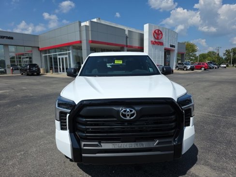 New 2026 Toyota Tundra SR image 2