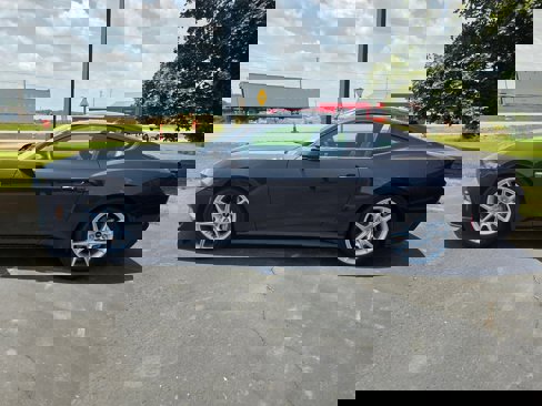 Used 2024 Ford Mustang GT Premium image 5