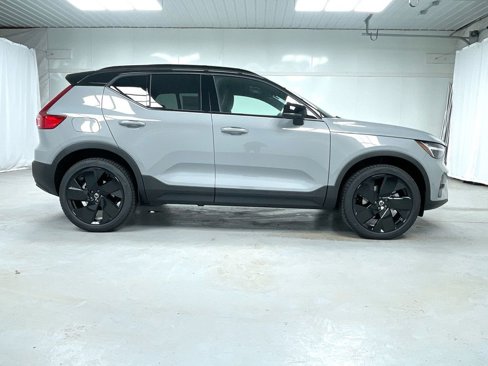 New 2026 Volvo XC40 B5 Ultra w/ Climate Package image 2