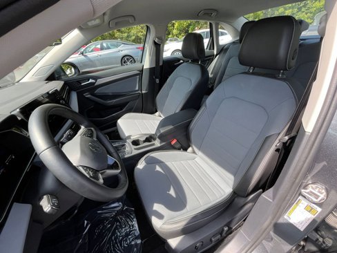Used 2025 Volkswagen Jetta SE image 32