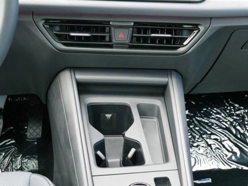 New 2025 Volkswagen Tiguan SE image 11
