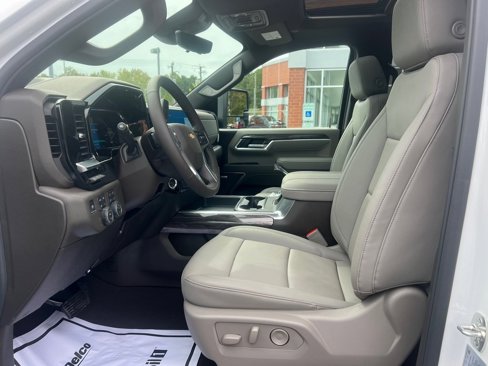 New 2026 Chevrolet Silverado 3500 LTZ w/ LTZ Premium Package image 16