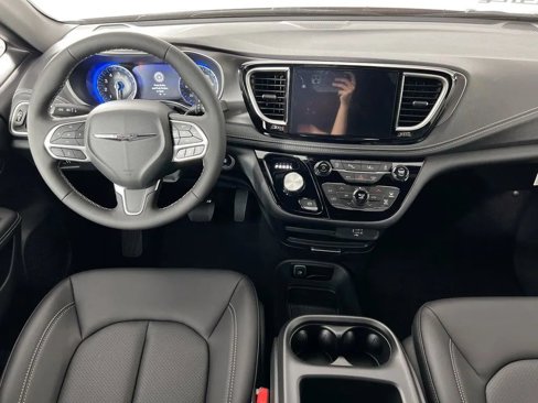 New 2026 Chrysler Pacifica Select image 22