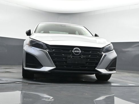 Used 2024 Nissan Altima 2.5 SV image 16