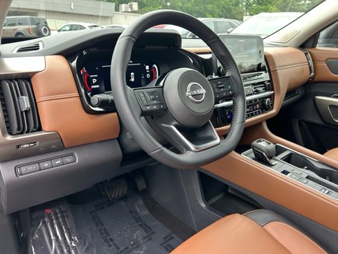 Used 2024 Nissan Pathfinder Platinum w/ Cargo Package image 13