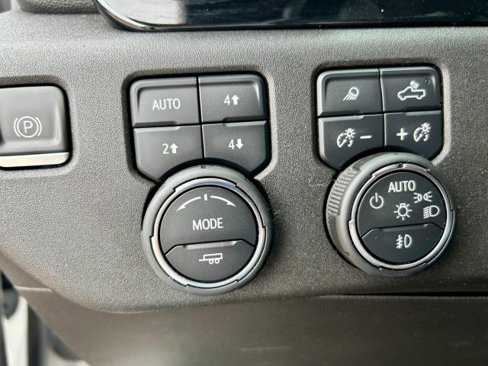 Used 2022 Chevrolet Silverado 1500 High Country w/ Technology Package image 28