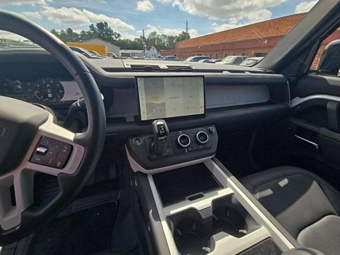 Used 2025 Land Rover Defender 110 S image 6