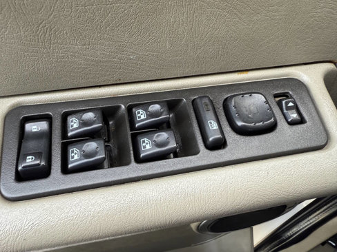Used 2003 HUMMER H2 w/ Preferred Equipment Group image 24