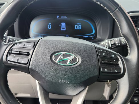 Used 2023 Hyundai Venue SEL image 22