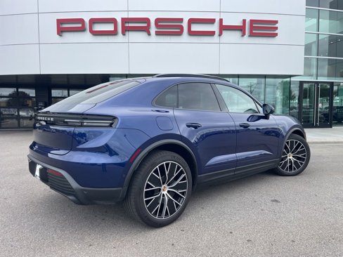 Used 2025 Porsche Macan 4 Electric image 9