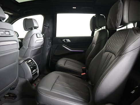Used 2022 BMW X7 M50i image 42