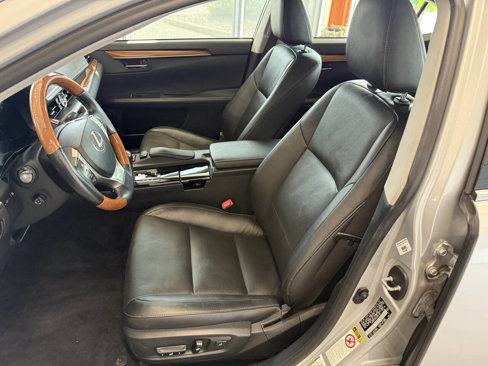 Used 2014 Lexus ES 300h image 18