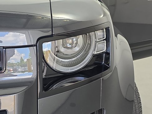 Certified 2024 Land Rover Defender 110 X-Dynamic SE image 29
