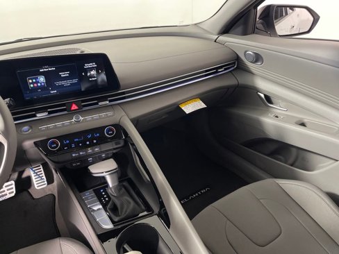 New 2025 Hyundai Elantra SEL image 17