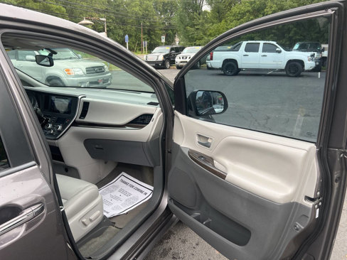 Used 2015 Toyota Sienna XLE Premium image 12