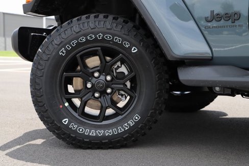 New 2025 Jeep Gladiator Sport image 3