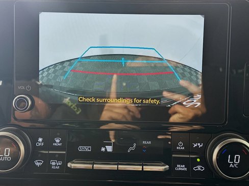 Used 2025 Toyota Highlander LE image 23