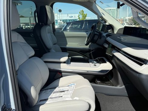 New 2025 Lincoln Navigator Reserve image 9