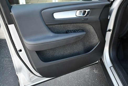 Used 2025 Volvo XC40 B5 Core image 12