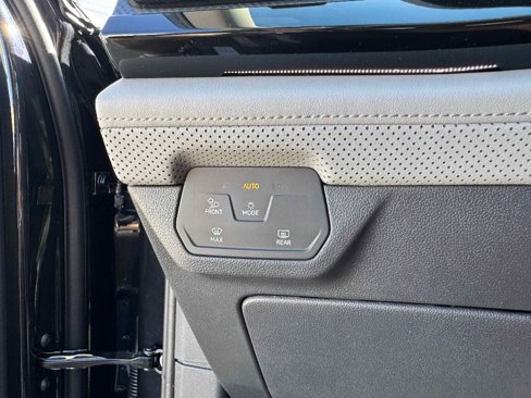 New 2025 Volkswagen Atlas Peak Edition SE image 22