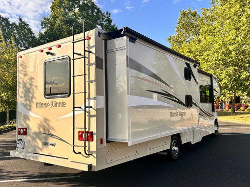 Used 2016 Ford E-450 and Econoline 450 Super Duty w/ Motorhome Prep Package image 16
