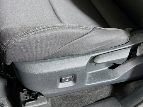 Certified 2025 Toyota Tacoma SR5 image 18