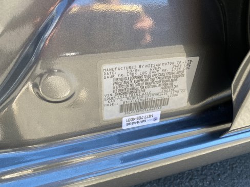 Used 2025 Nissan Versa S w/ Trunk Package image 28