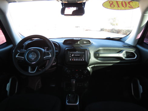 Used 2018 Jeep Renegade Latitude w/ Popular Equipment Group image 10