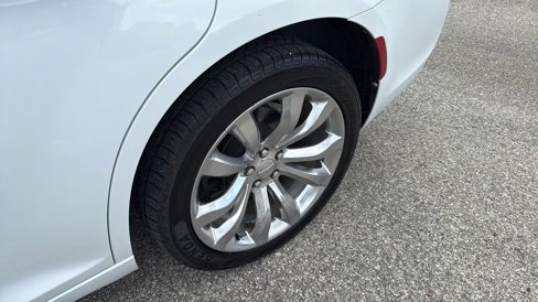 Used 2018 Chrysler 300 Limited w/ Safetytec Plus Group image 10