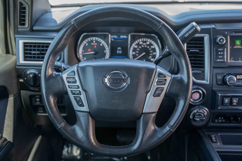 Used 2019 Nissan Titan SV w/ SV Convenience Package image 11