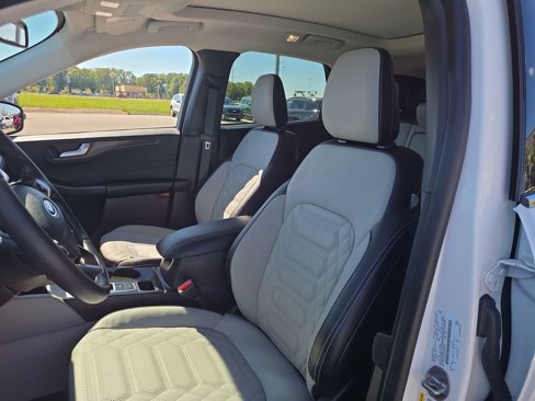 Used 2024 Ford Escape Platinum w/ Premium Technology Package image 25