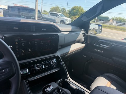 Used 2024 GMC Sierra 1500 AT4 w/ Technology Package image 10