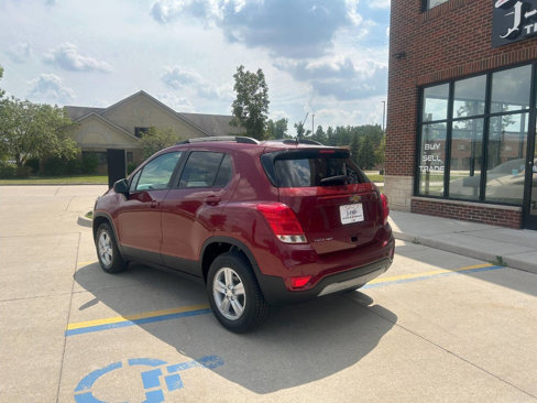 Used 2021 Chevrolet Trax LT w/ LT Convenience Package image 9