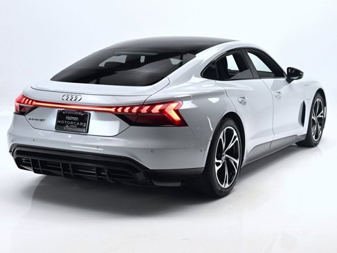 Used 2022 Audi e-tron GT Prestige image 4